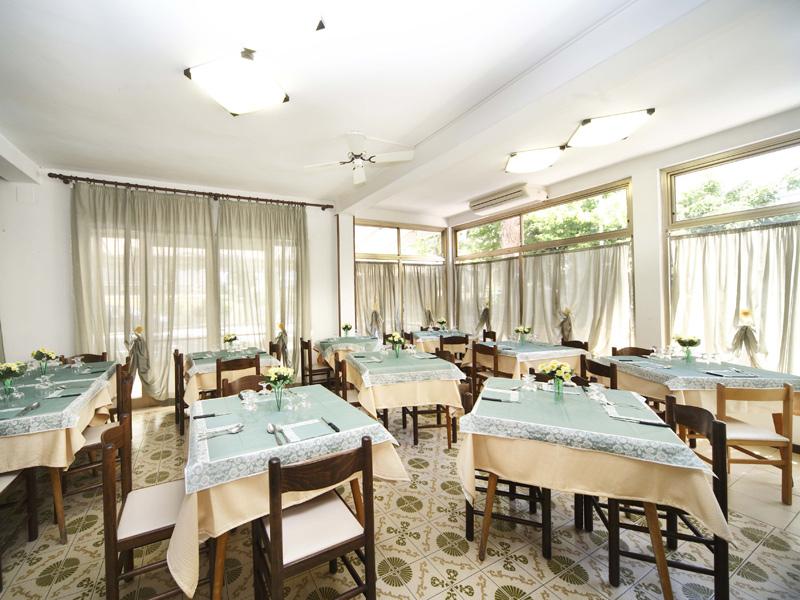 Hotel Villa Del Sole Римини Екстериор снимка