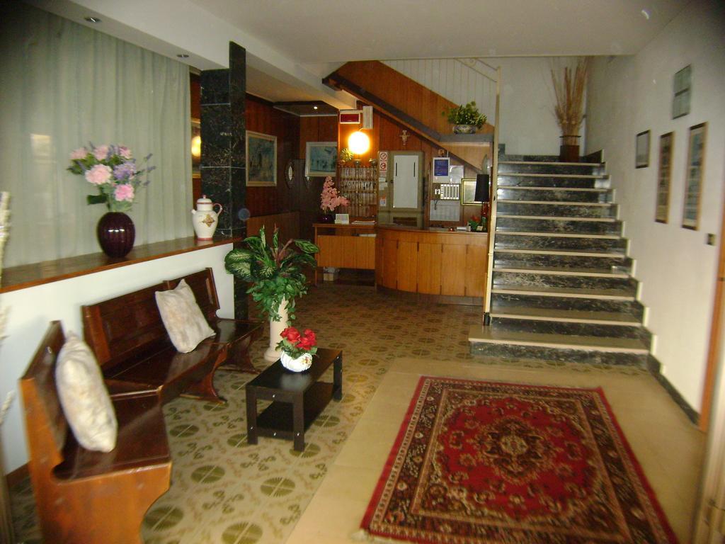 Hotel Villa Del Sole Римини Екстериор снимка