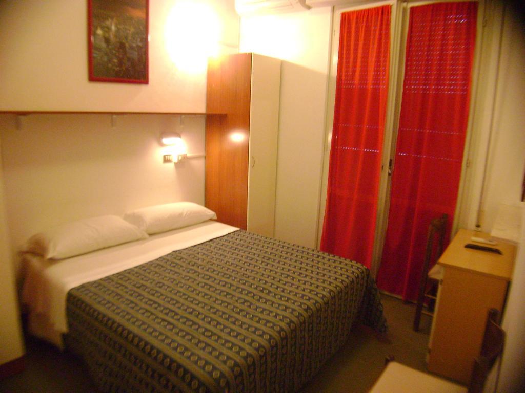 Hotel Villa Del Sole Римини Екстериор снимка