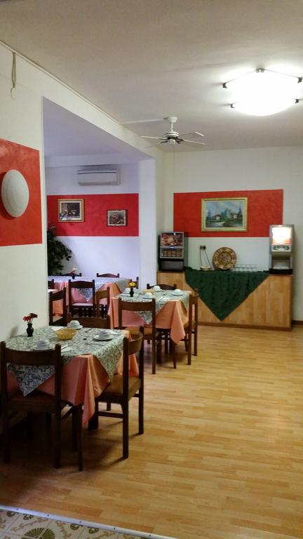 Hotel Villa Del Sole Римини Екстериор снимка