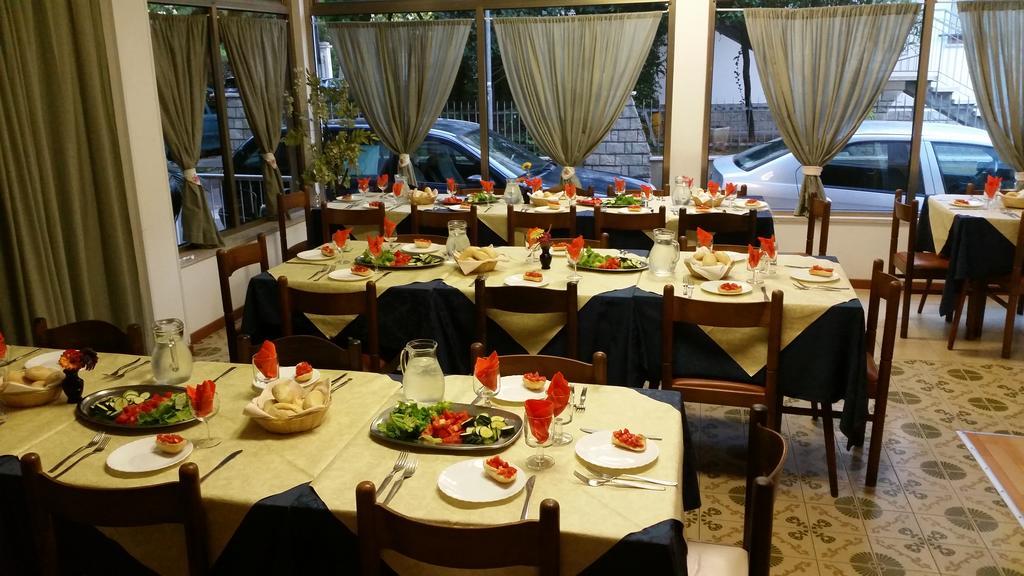 Hotel Villa Del Sole Римини Екстериор снимка
