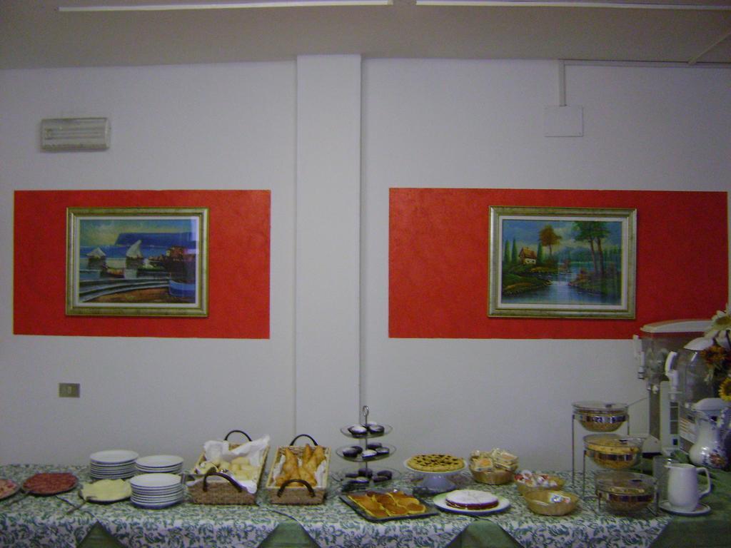 Hotel Villa Del Sole Римини Екстериор снимка